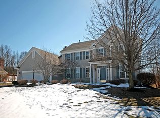 35 Wenham Ln, Pittsford, NY 14534