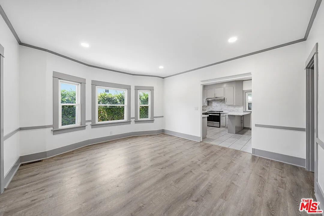 4 bed, 3.5 bath, 2106 sqft, $6,990 — Photo 3