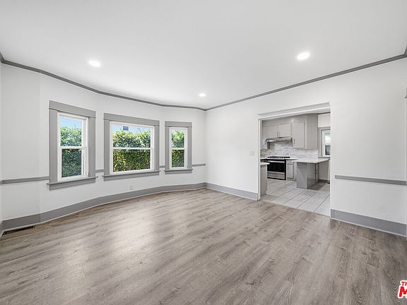 3rd image of 613 N Lucerne Blvd