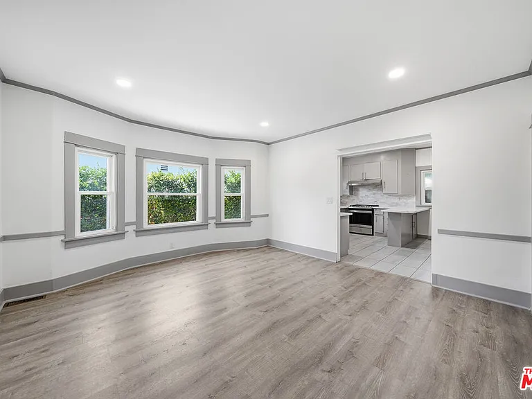 613 N Lucerne Blvd — Photo 3
