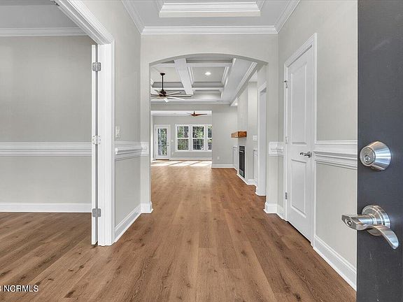3rd image of 576 Hearthside Drive SE