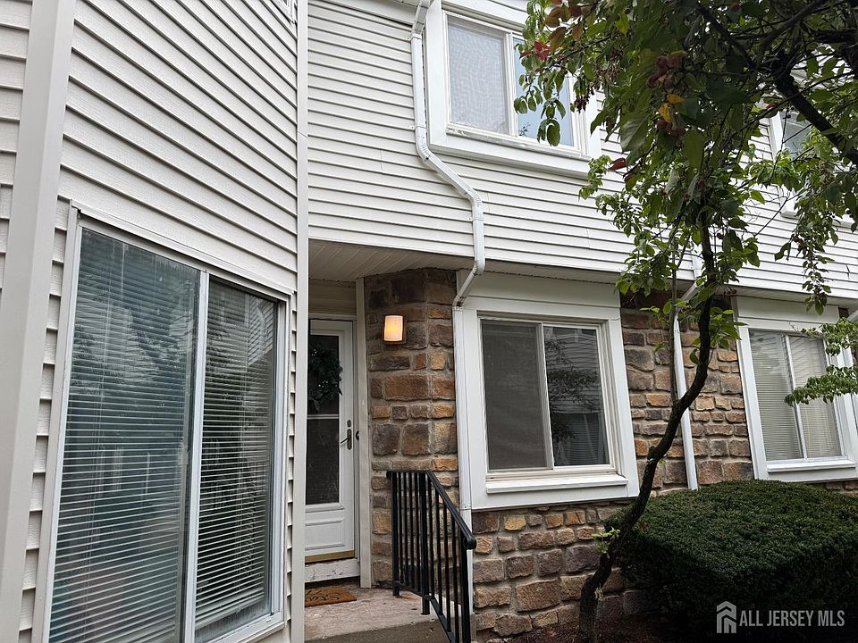 1st image of 1038 Schmidt Ln
