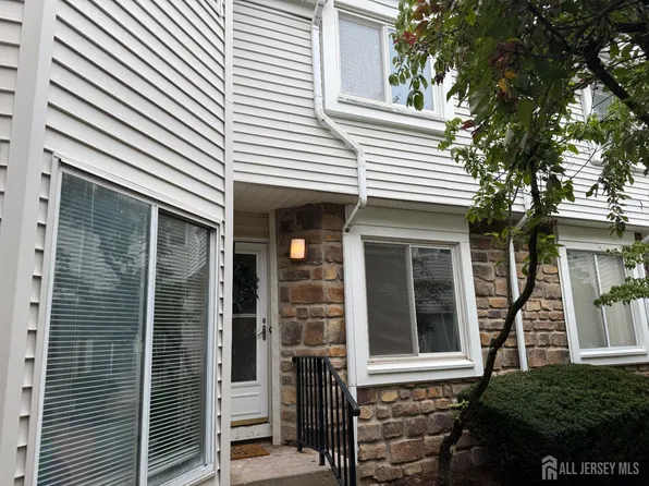 1038 Schmidt Ln, North Brunswick, NJ 08902