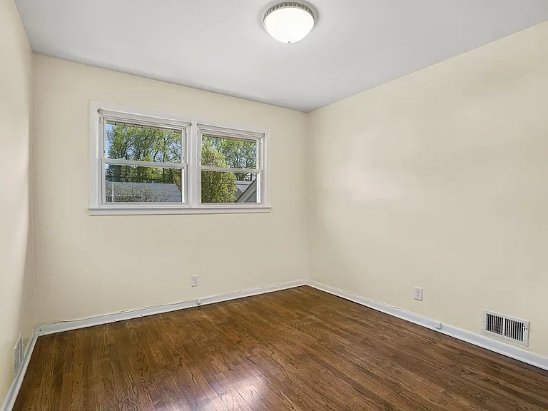 11 N Derby Rd — Photo 28