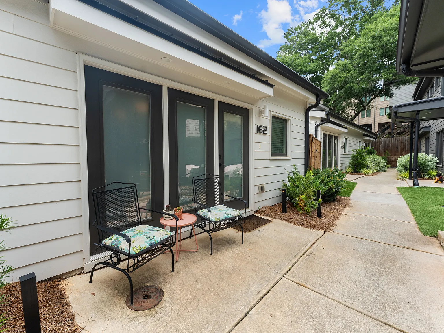 162 Holtzclaw — Photo 1