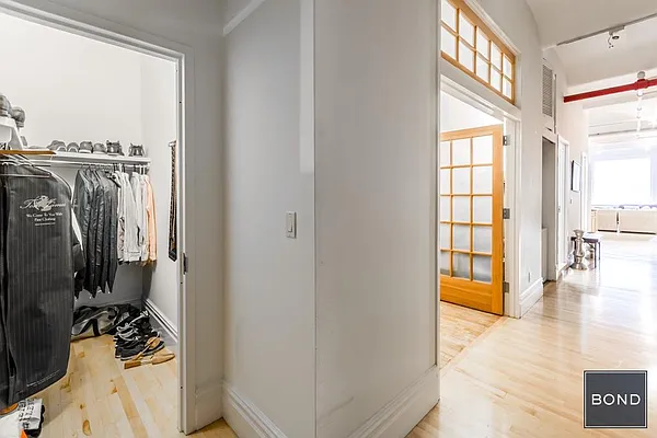 Rented by Bond New York | media 23