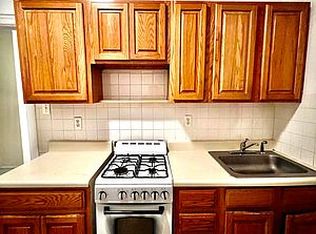 25-32 35th St #1B, Astoria, NY 11103