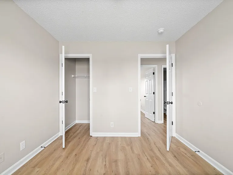 704 Shetland Dr — Photo 15