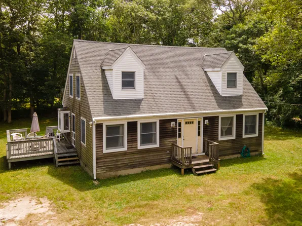 170 Barnes Rd, Oak Bluffs, MA 02557