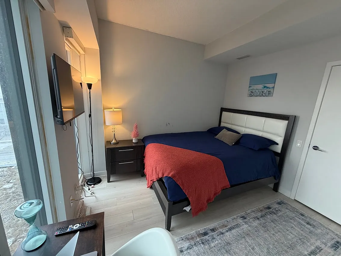 Premium Deluxe Room Queens Wharf Road & Spadina Avenue — Photo 2