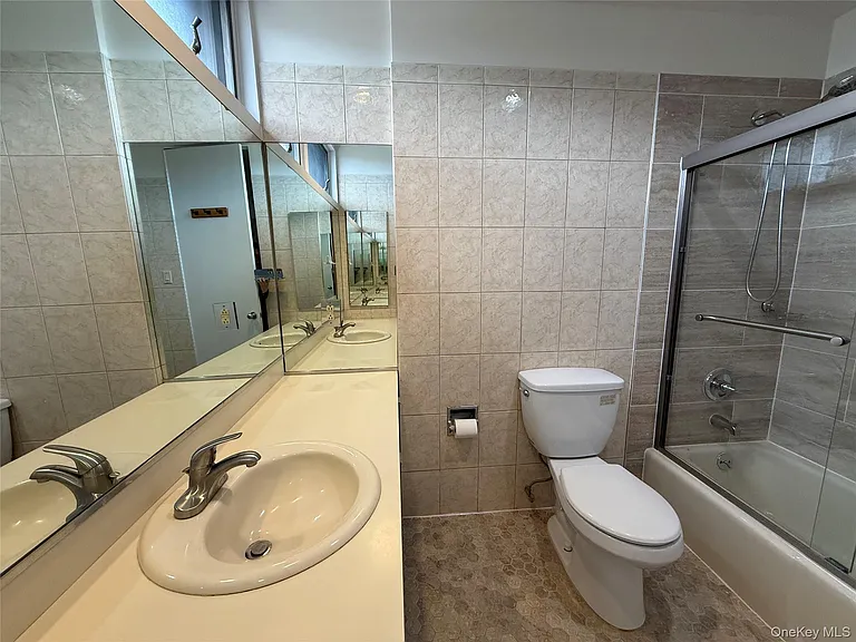 130 S Middle Neck Rd #2 — Photo 17