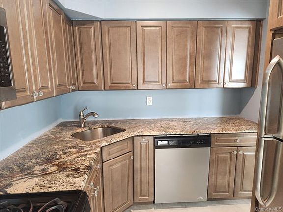 4th image of 334 Artist Lake Dr