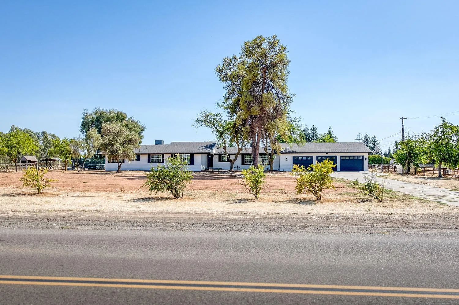 11071 E Bullard Ave photo 1