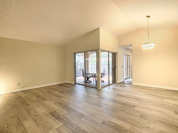 5th image of 1370 Cottonwood Cir #3-18