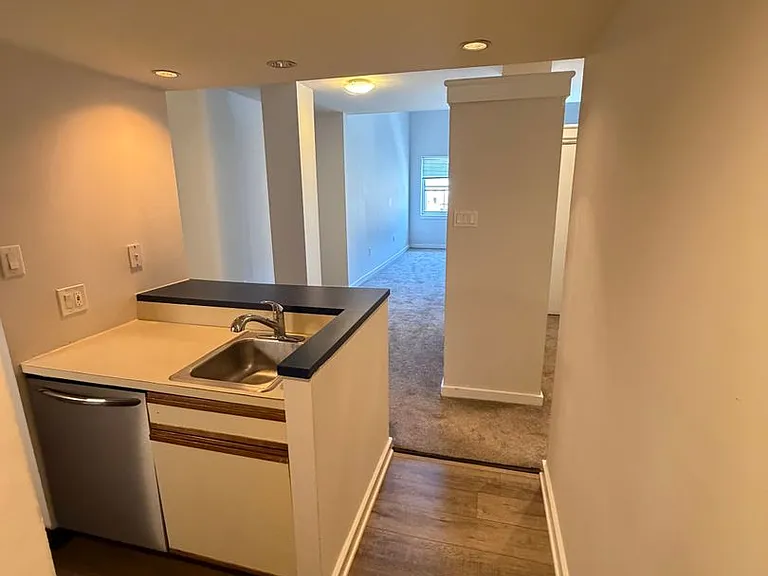 237 Chestnut St #1-403 — Photo 4