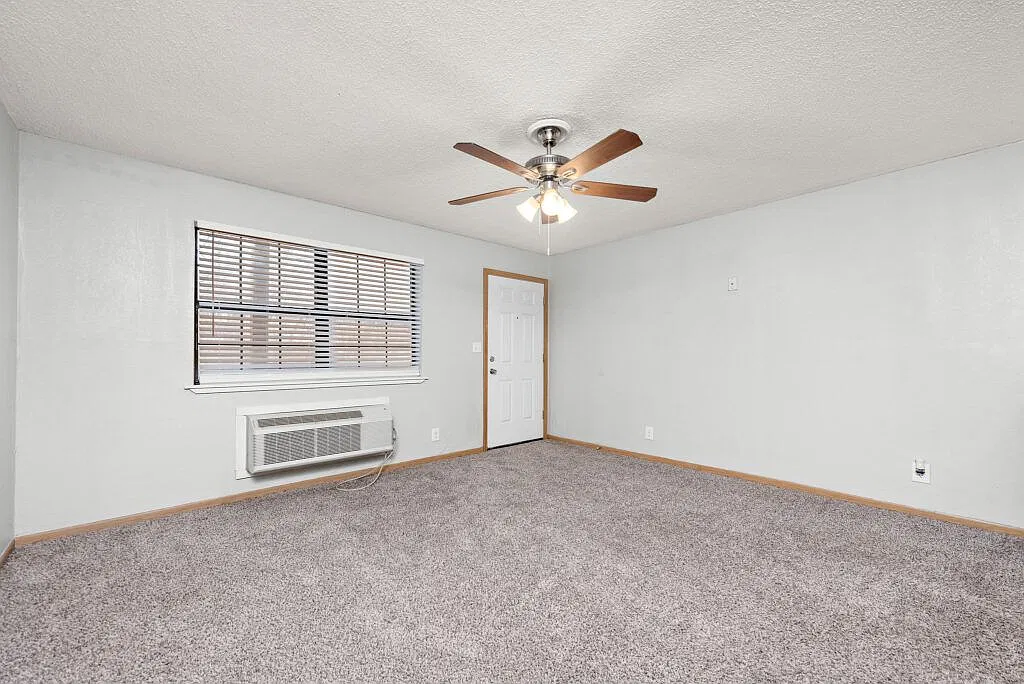 Valley Apartments — Photo 4
