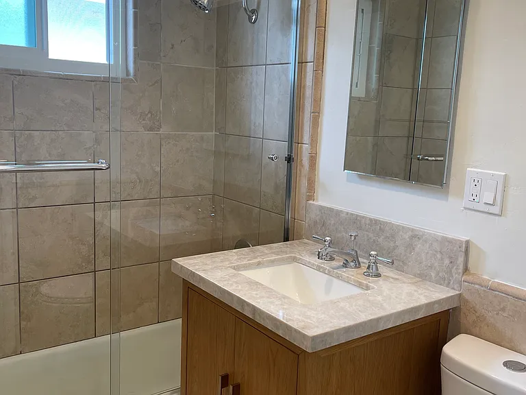 109 Avenida Del Poniente #C — Photo 11