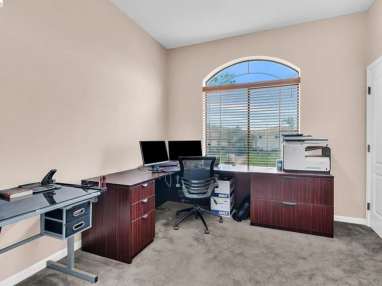 5640 Edgeview Dr — Photo 24