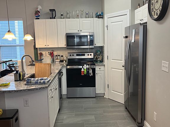 brand new kitchen floor, granite and stainless steel appliances