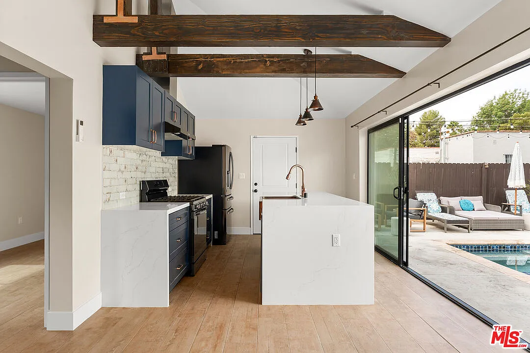 1 bed, 1.0 bath, 447 sqft, $2,800 — Photo 2