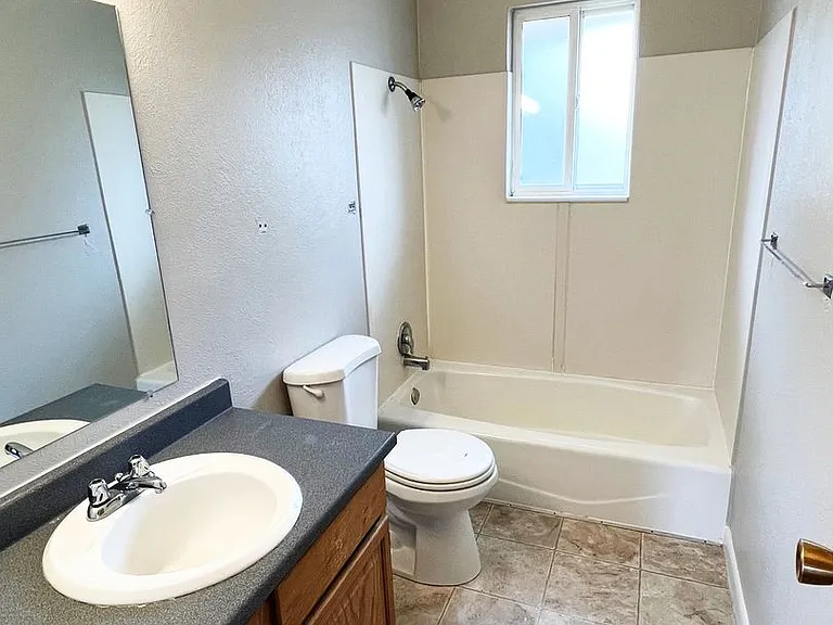 ** Move in Special** Spacious 3 bedroom, 1 bath Lakewood duplex with fenced in backyard available! — Photo 13