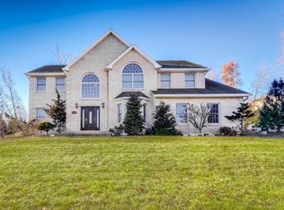23 Stillo Dr, Airmont, NY 10952
