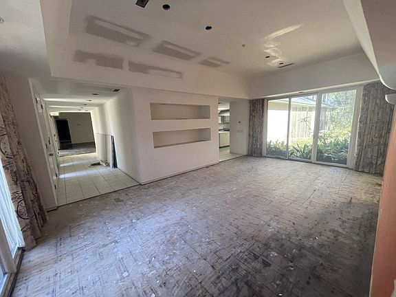 4th image of 5 Harrington Ln