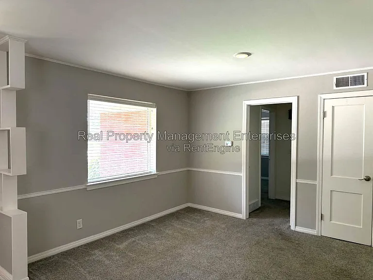 2301 N Warren Ave — Photo 12