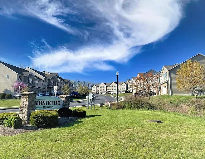 2774 Monticello Ln