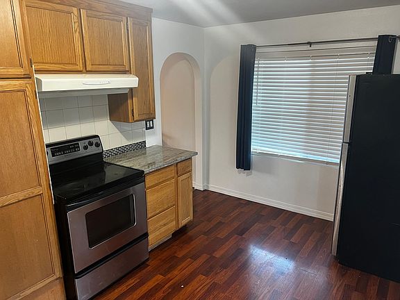 3rd image of 9814 Winona St SW
