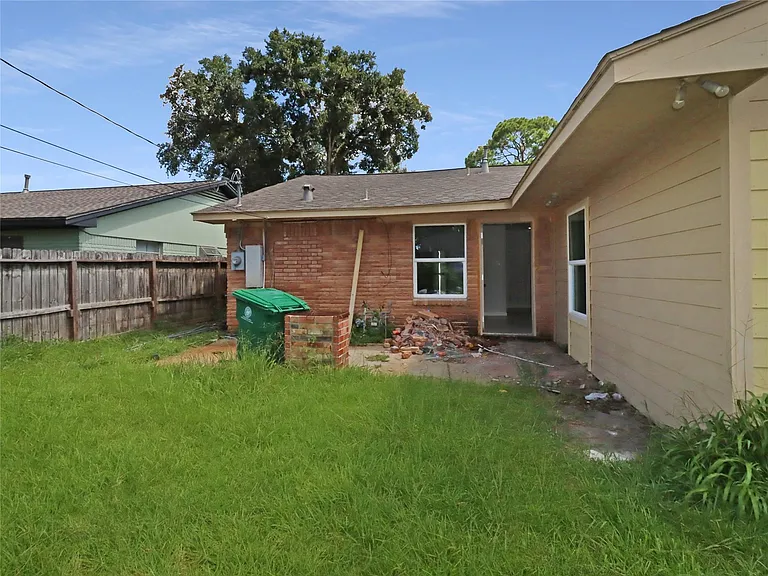 8711 Shadow Crest St — Photo 17