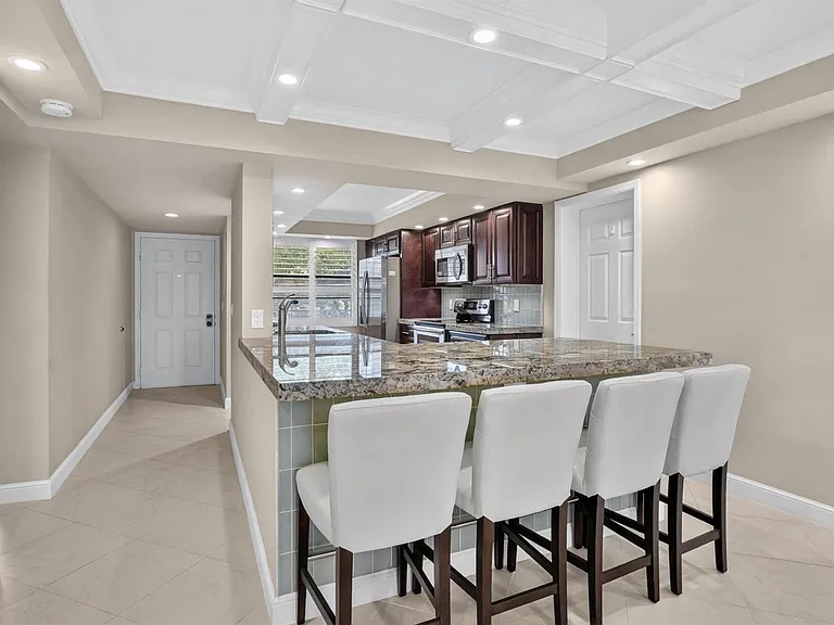 6061 Balboa Cir #206 — Photo 6