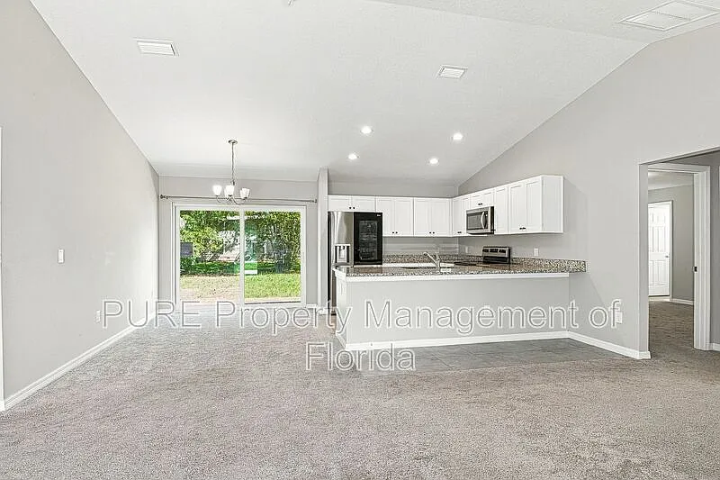 3 bed, 2.0 bath, 1433 sqft, $1,725 — Photo 3