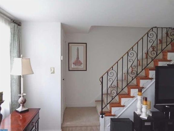 2nd image of 1005 Poplar Ave