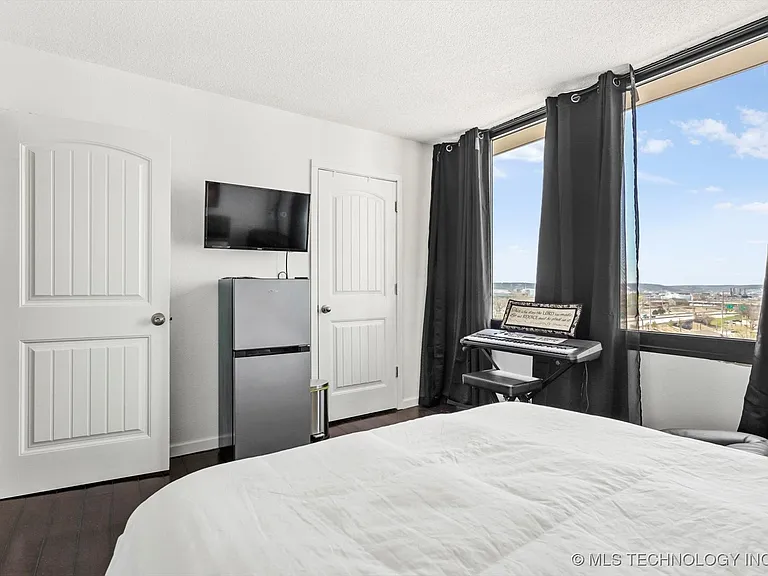 410 W 7th St #1023 — Photo 22