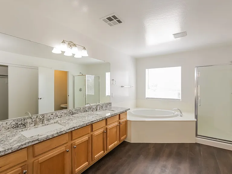7218 S 39th Dr — Photo 12