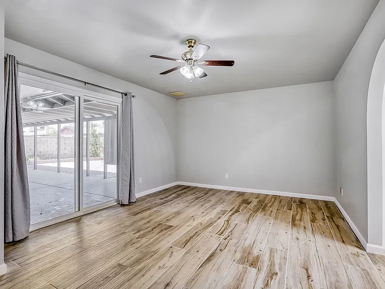 4932 W Mercer Ln — Photo 5