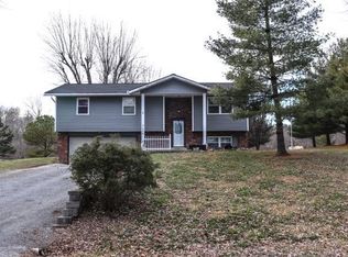 8620 Colonial Acres Rd, Troy, IL 62294