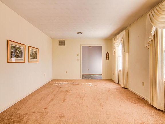 5th image of 722 Dillon Dr