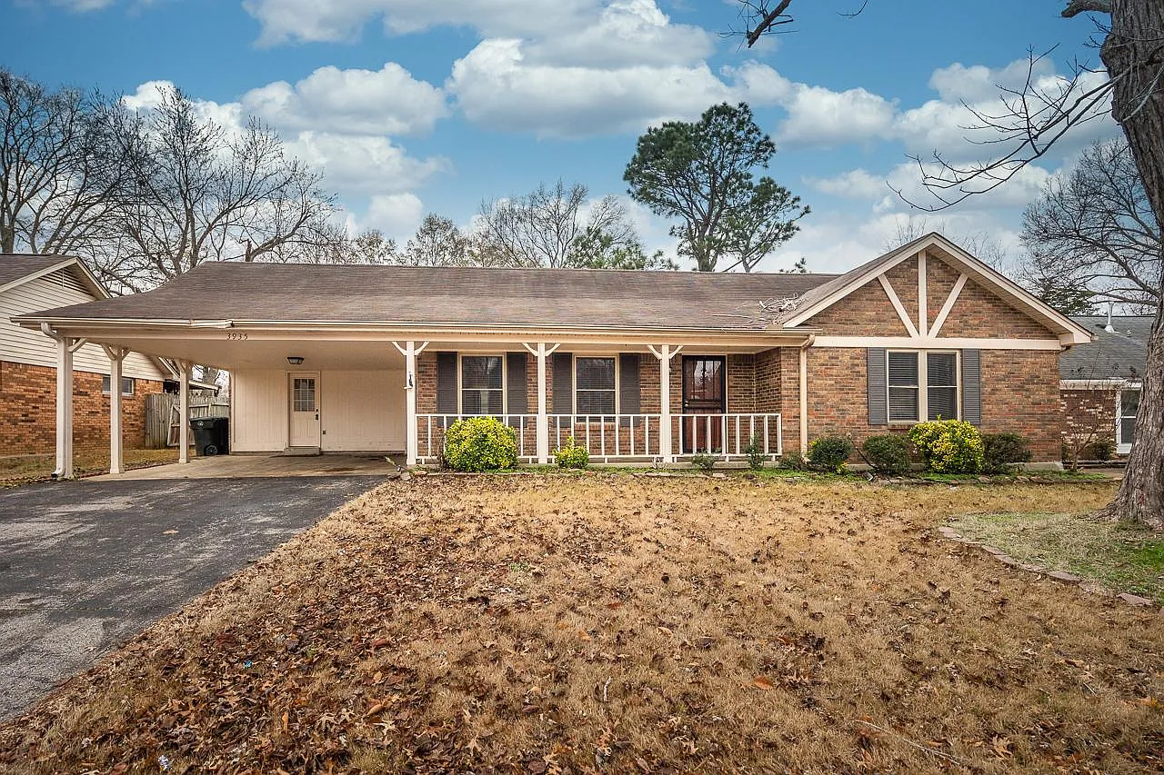 3935 N Heatherhill Dr — Photo 1