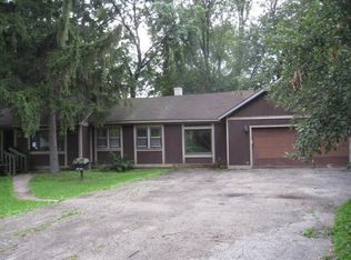 121 Venice Rd, Lakemoor, IL 60051