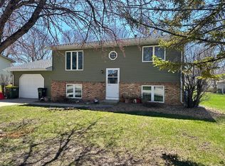 2413 4th Ave SE, Willmar, MN 56201