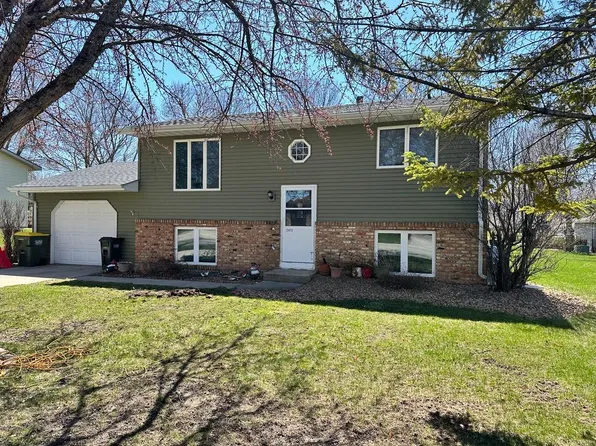 2413 4th Ave SE, Willmar, MN 56201