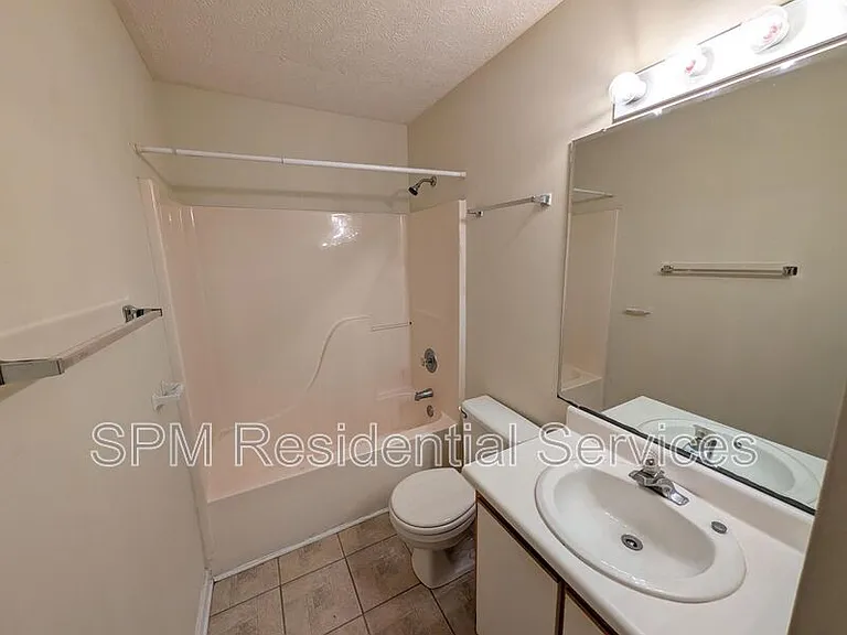 717 Varsity Dr — Photo 15