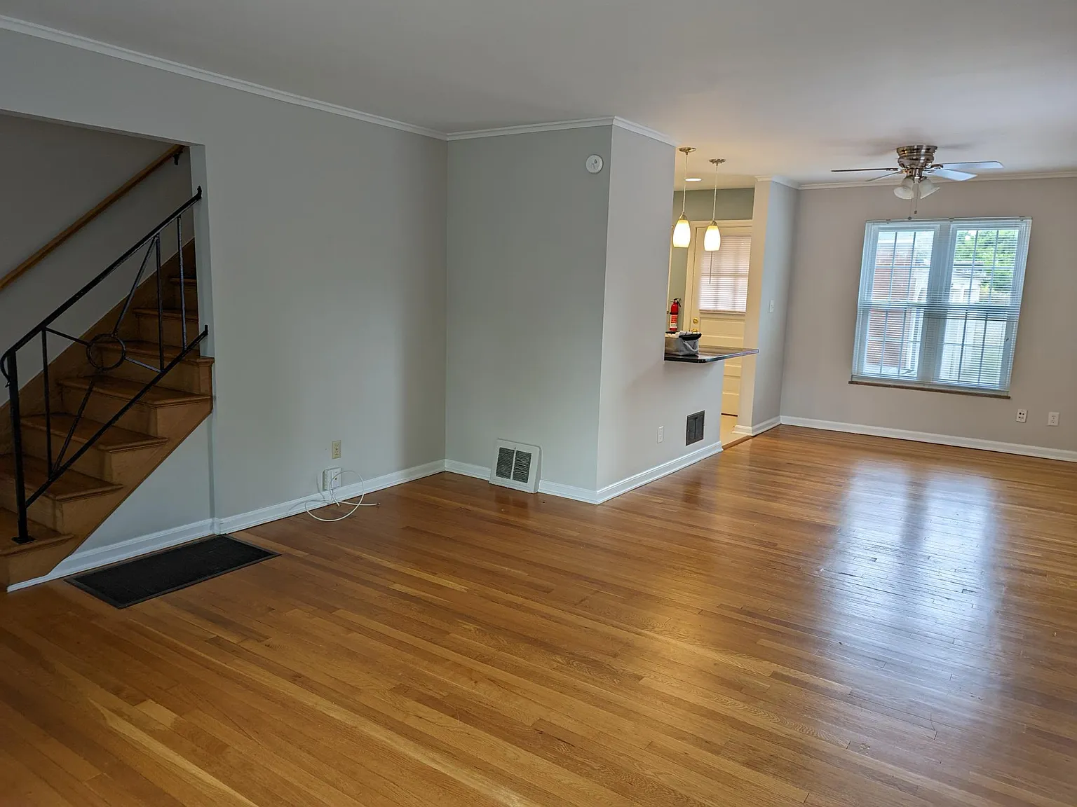 2 bed, 1080 sqft, $1,595 — Photo 2