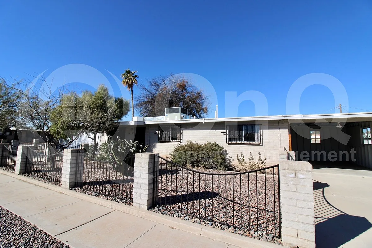 3 bed, 2.0 bath, 1753 sqft, $2,095 — Photo 2