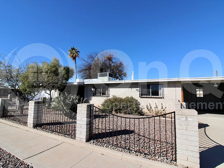 4741 N Fontana Ave — Photo 2