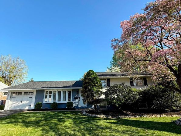 1114 Charles St, Mechanicsburg, PA 17055