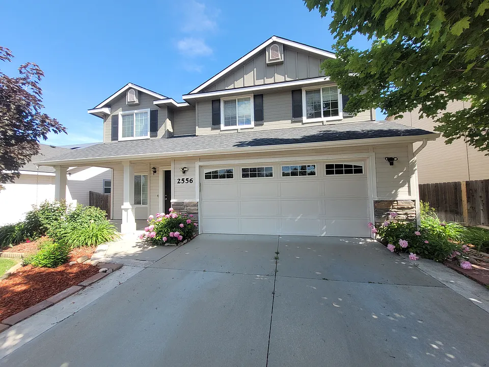 2556 E Copper Point