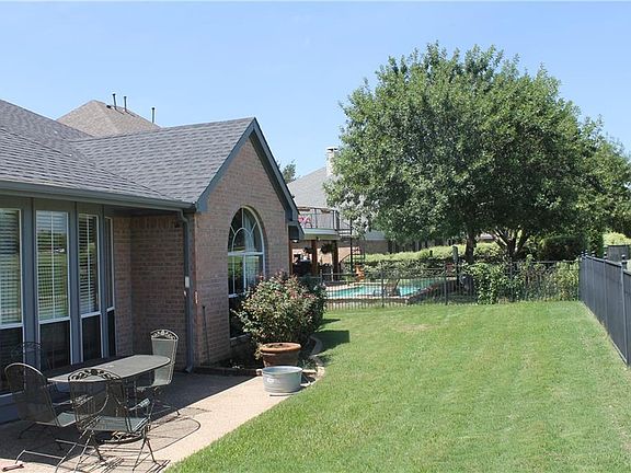4th image of 916 Muirfield Dr